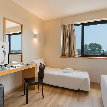 Airport Hotel